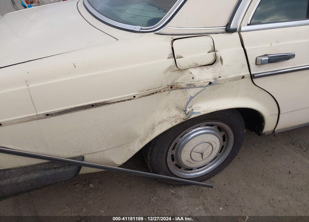 1977 MERCEDES-BENZ 240D VIN: 12312312018048
