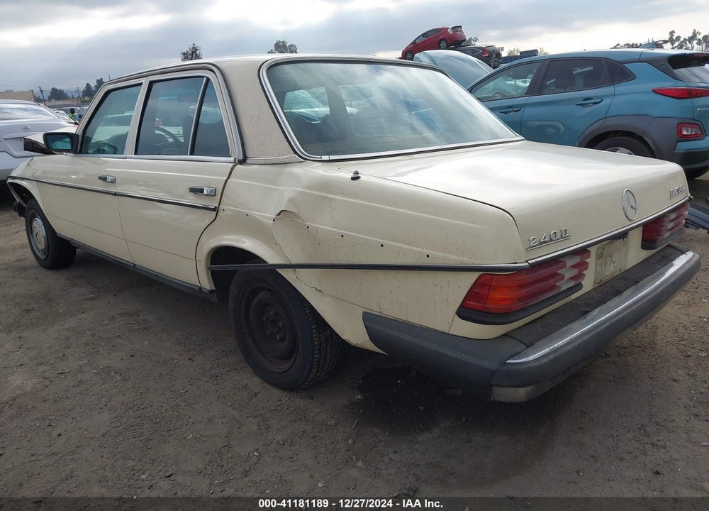1977 MERCEDES-BENZ 240D VIN: 12312312018048