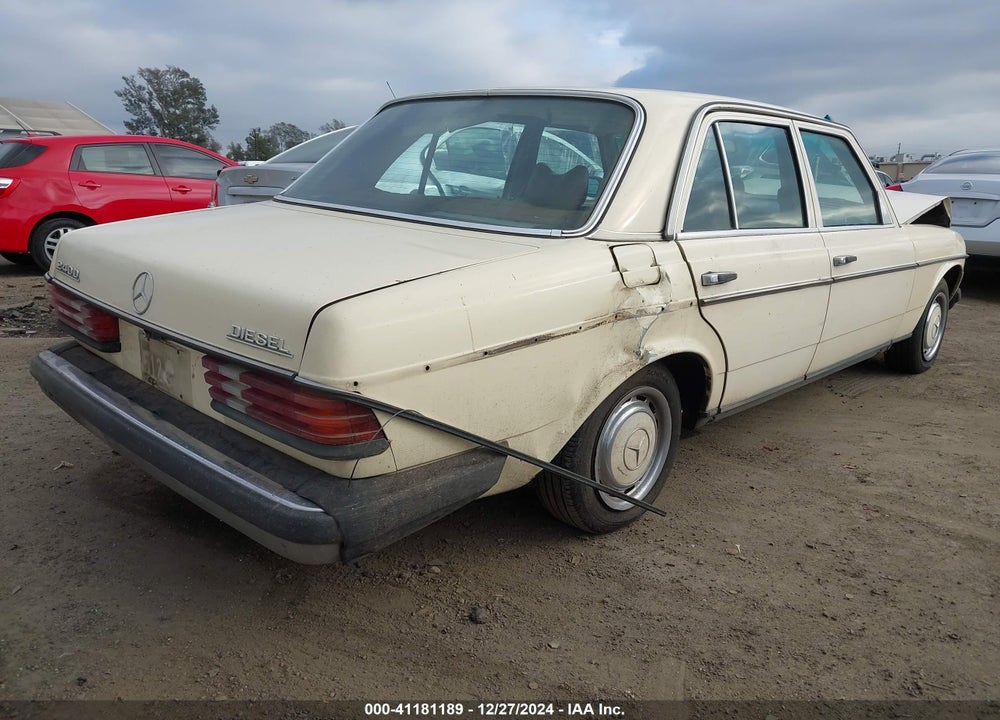 1977 MERCEDES-BENZ 240D VIN: 12312312018048