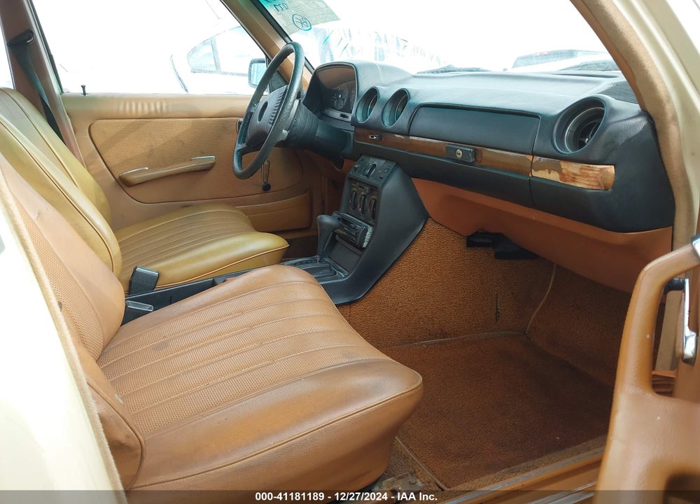 1977 MERCEDES-BENZ 240D VIN: 12312312018048