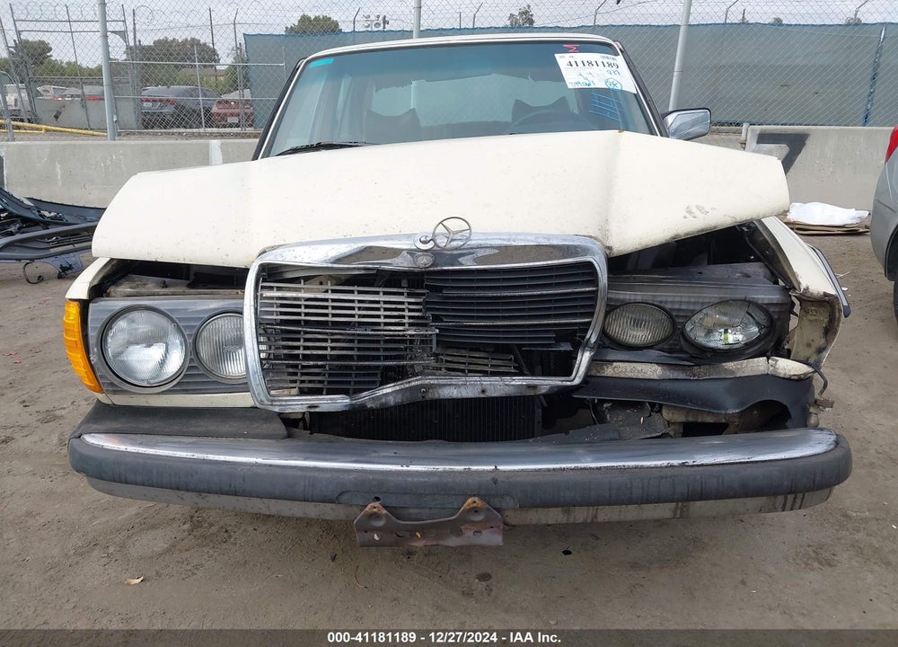1977 MERCEDES-BENZ 240D VIN: 12312312018048