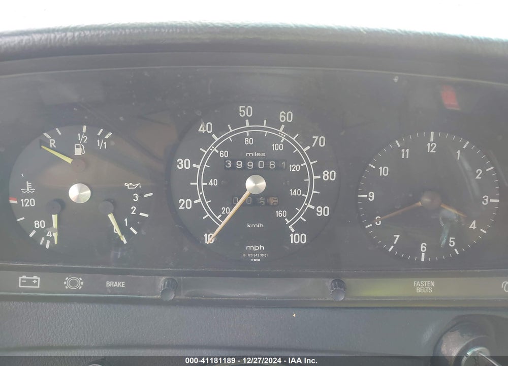 1977 MERCEDES-BENZ 240D VIN: 12312312018048