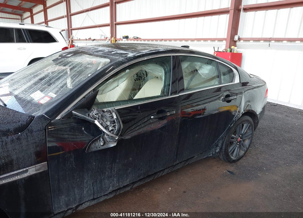 2019 JAGUAR XE 25T PREMIUM VIN: SAJAD4FX8KCP49006