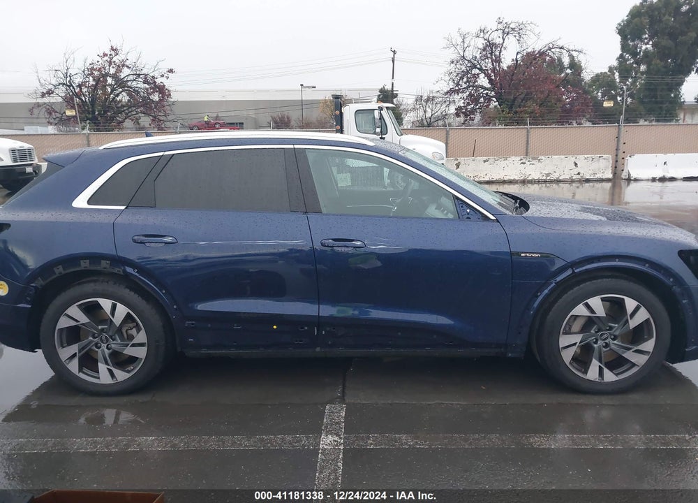 2022 AUDI E-TRON VIN: WA1LAAGE5NB022695