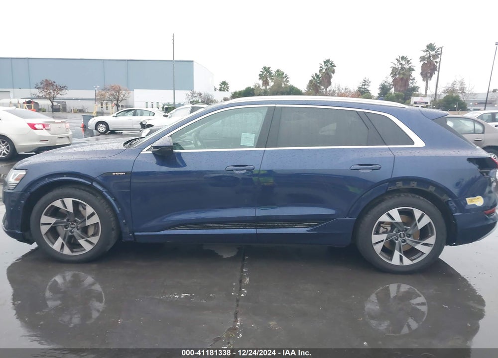2022 AUDI E-TRON VIN: WA1LAAGE5NB022695