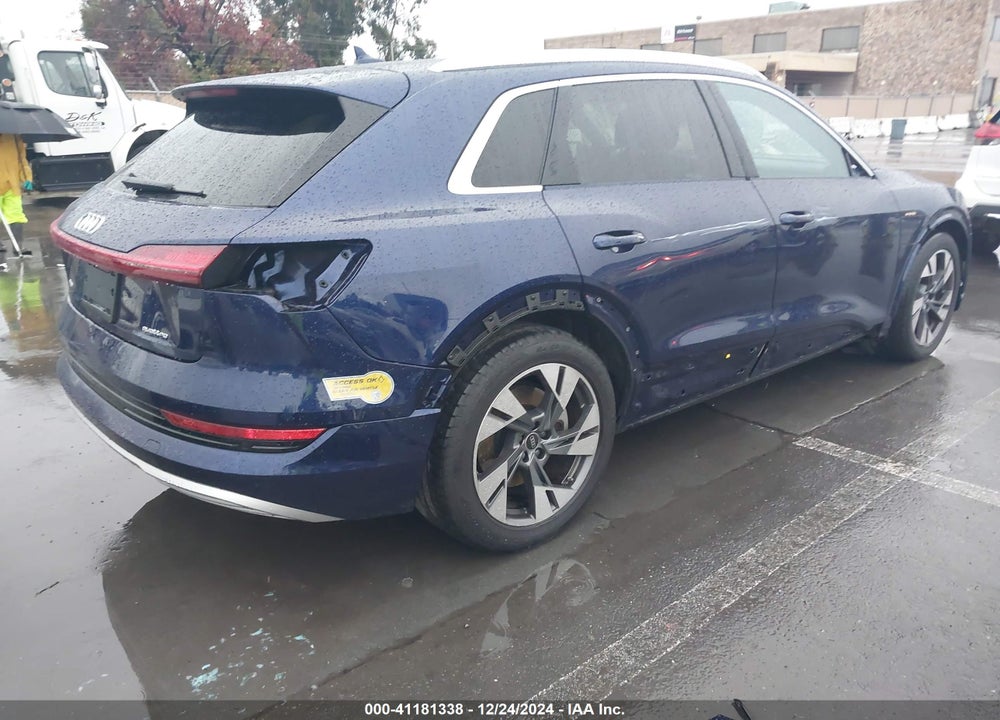 2022 AUDI E-TRON VIN: WA1LAAGE5NB022695