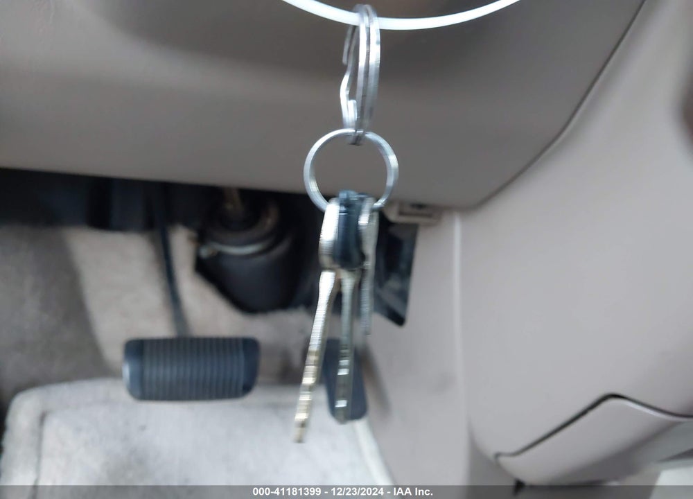2000 TOYOTA SIENNA LE VIN: 4T3ZF13C7YU275678