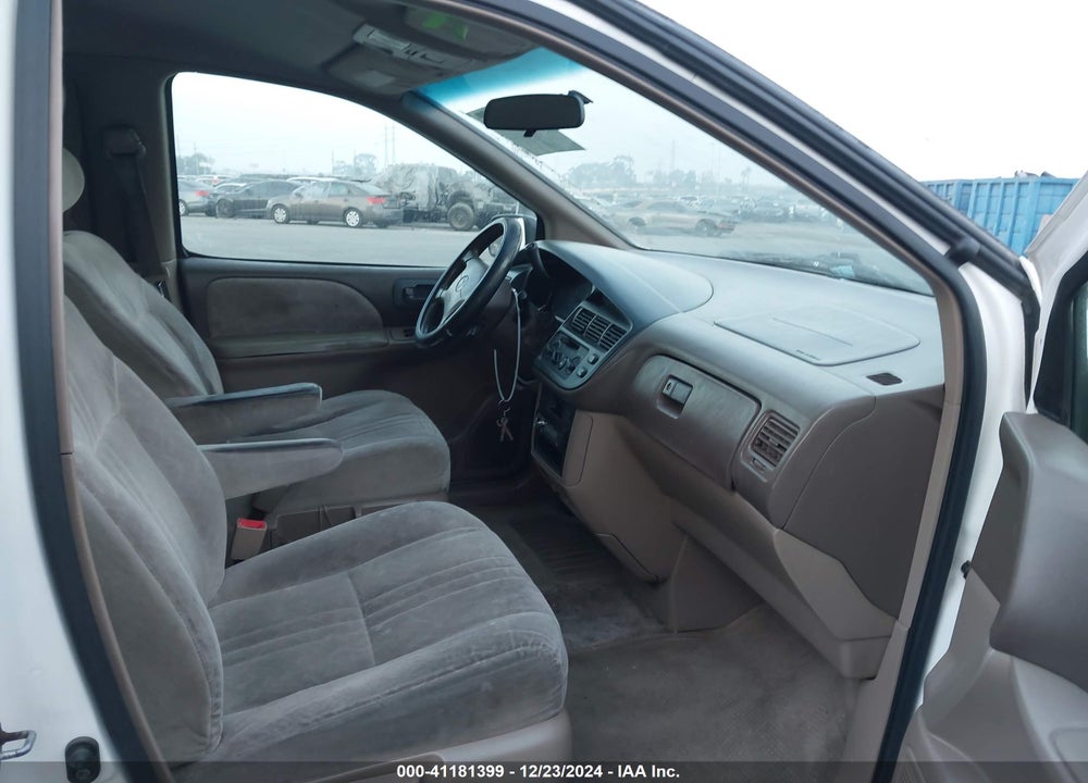 2000 TOYOTA SIENNA LE VIN: 4T3ZF13C7YU275678