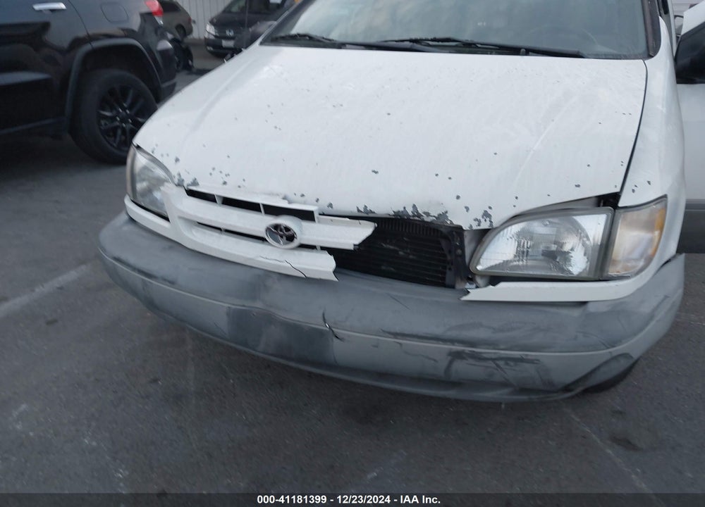 2000 TOYOTA SIENNA LE VIN: 4T3ZF13C7YU275678