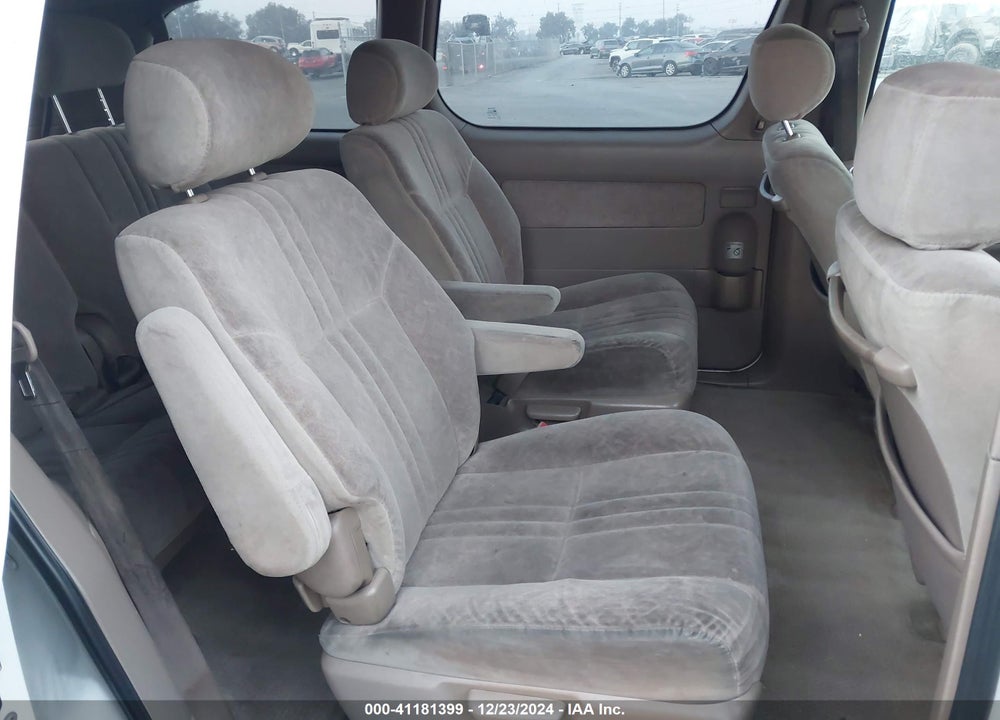 2000 TOYOTA SIENNA LE VIN: 4T3ZF13C7YU275678