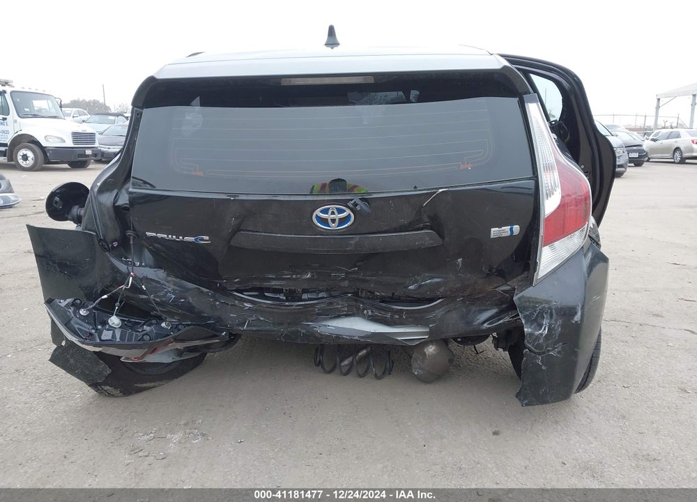 2016 TOYOTA PRIUS C TWO VIN: JTDKDTB3XG1119989