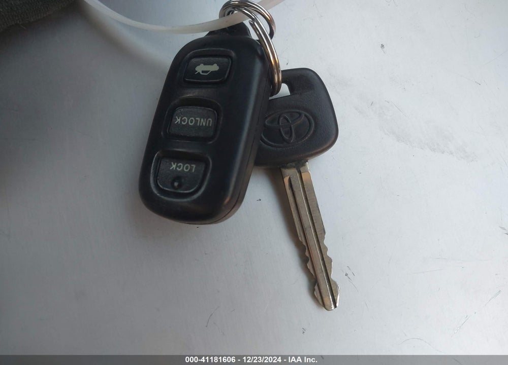 2003 TOYOTA CAMRY LE VIN: JTDBE32KX30244737