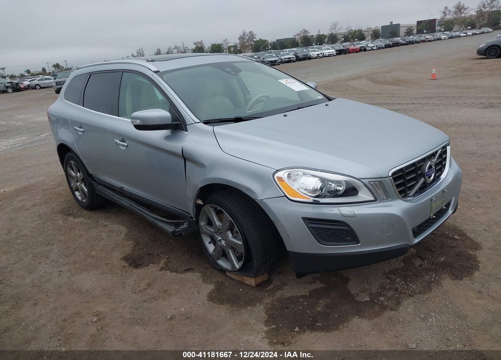 2013 VOLVO XC60 3.2 PLATINUM VIN: YV4940DL4D2405222
