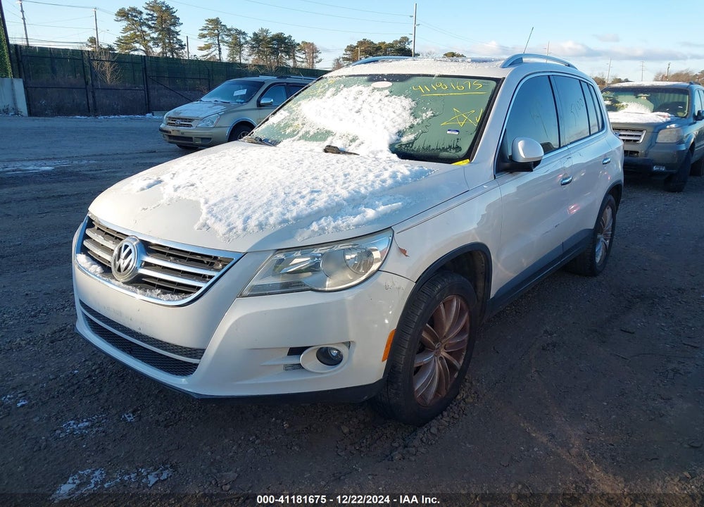 2011 VOLKSWAGEN TIGUAN SE VIN: WVGBV7AX9BW559301