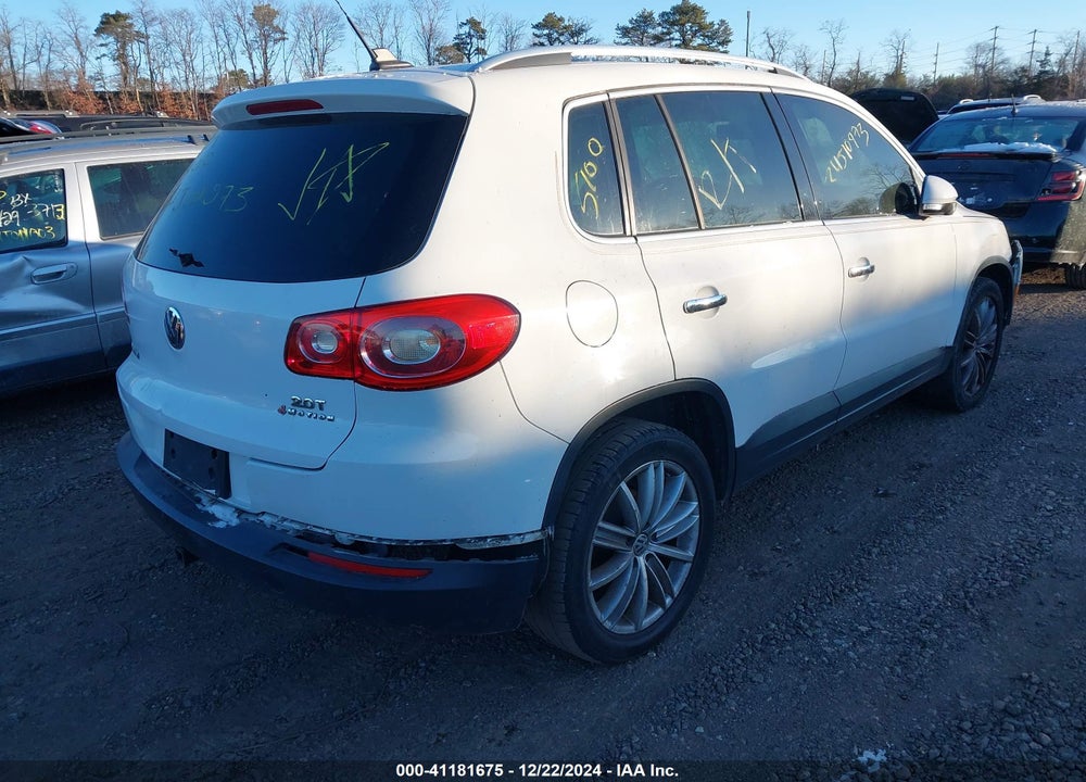 2011 VOLKSWAGEN TIGUAN SE VIN: WVGBV7AX9BW559301
