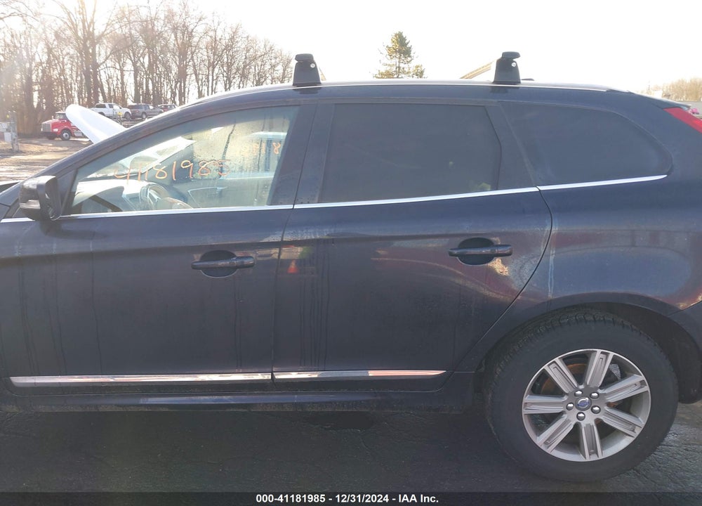 2016 VOLVO XC60 T5 PREMIER VIN: YV4612RK2G2845421