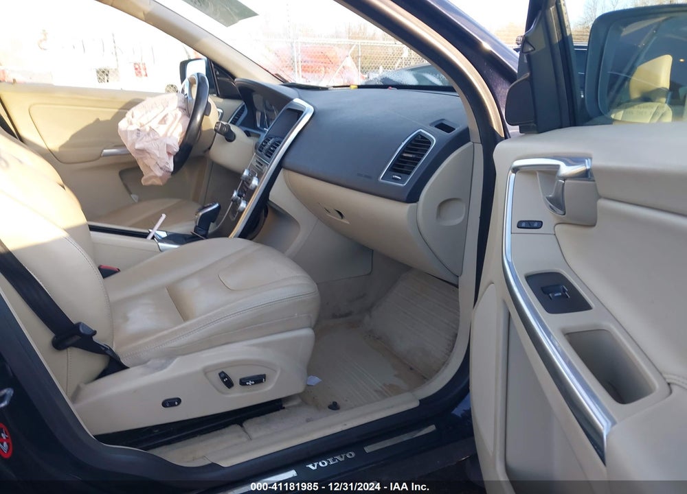 2016 VOLVO XC60 T5 PREMIER VIN: YV4612RK2G2845421
