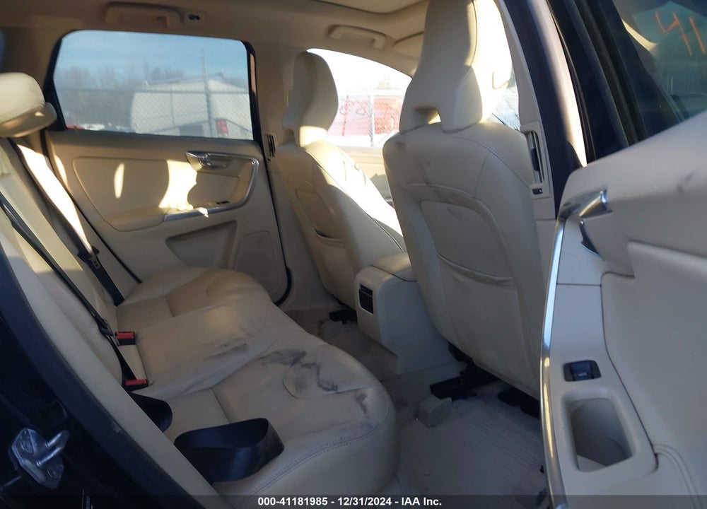2016 VOLVO XC60 T5 PREMIER VIN: YV4612RK2G2845421