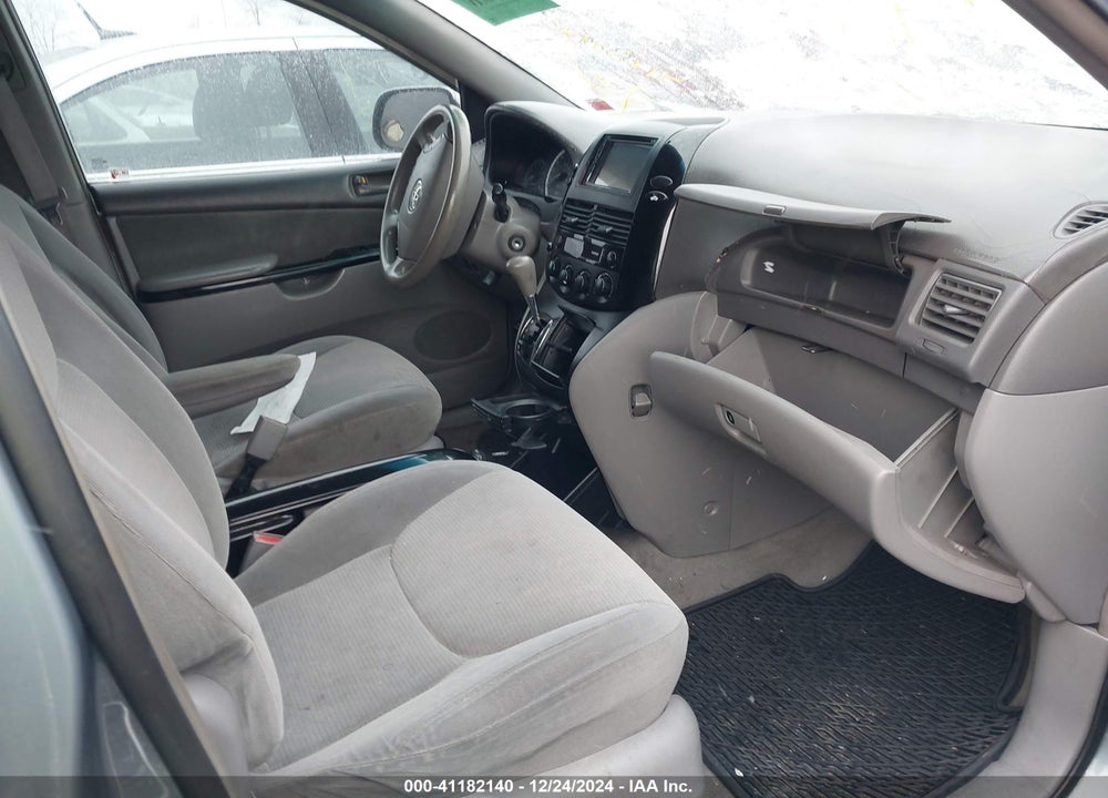 2004 TOYOTA SIENNA LE VIN: 5TDZA23C04S115528