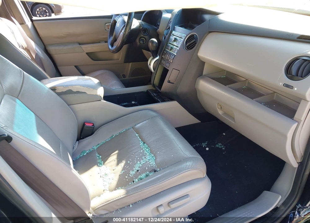 2011 HONDA PILOT VIN: 5FNYF3H61BB014151