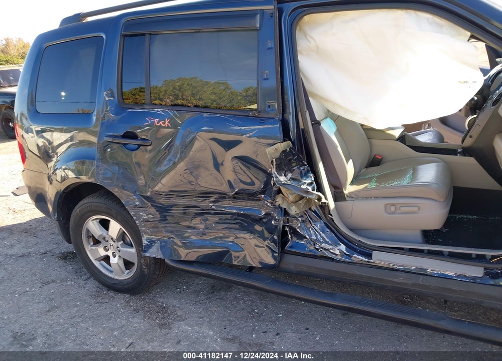2011 HONDA PILOT VIN: 5FNYF3H61BB014151