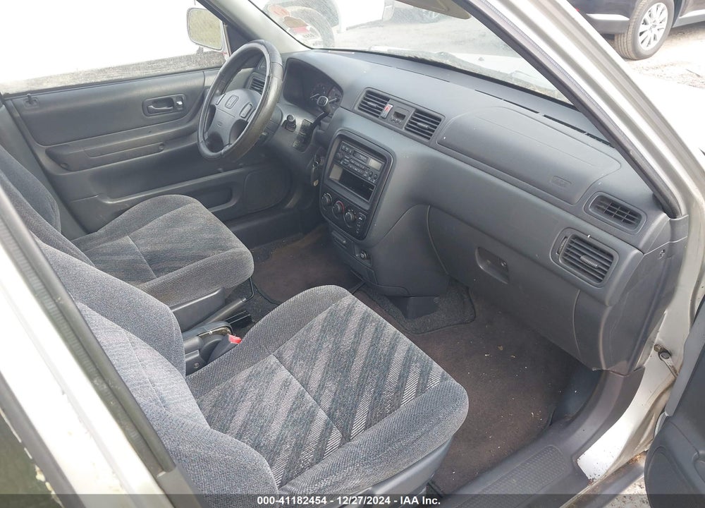 1999 HONDA CR-V LX VIN: JHLRD2841XC016931