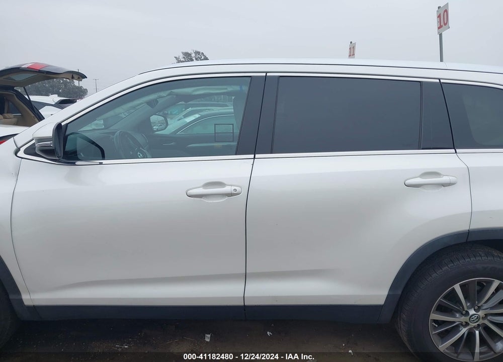 2019 TOYOTA HIGHLANDER VIN: 5TDKZRFH7KS562431