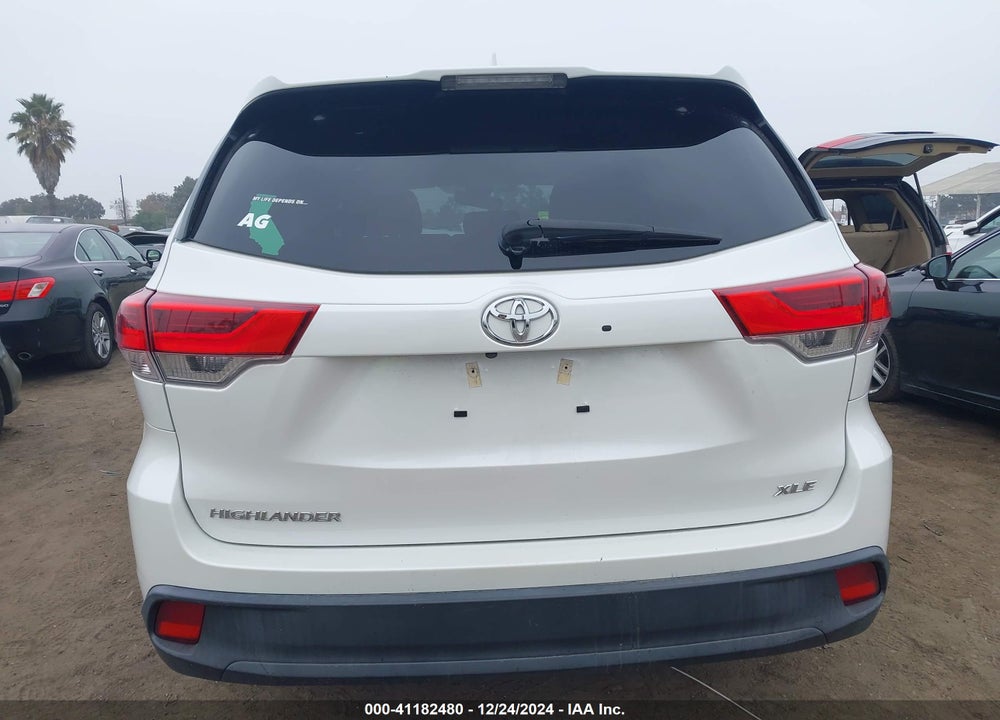 2019 TOYOTA HIGHLANDER VIN: 5TDKZRFH7KS562431