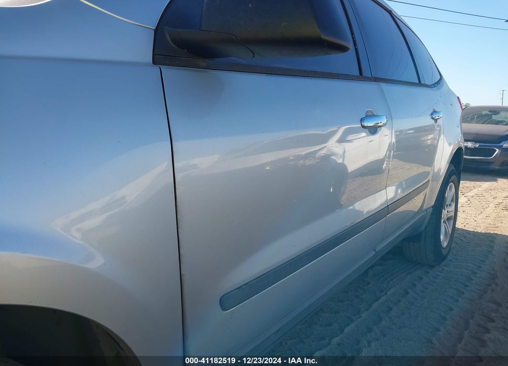 2012 CHEVROLET TRAVERSE LS VIN: 1GNKREED1CJ410058
