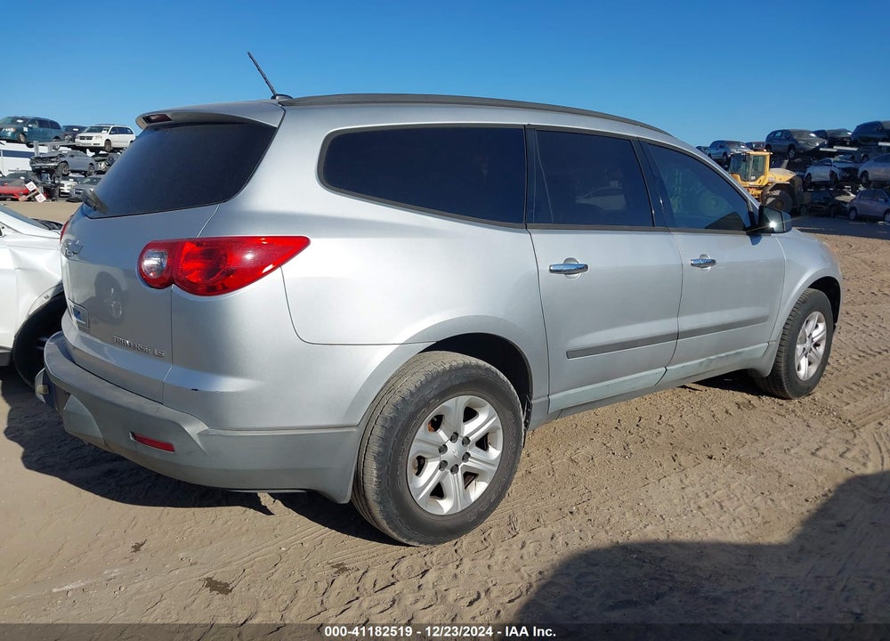 2012 CHEVROLET TRAVERSE LS VIN: 1GNKREED1CJ410058