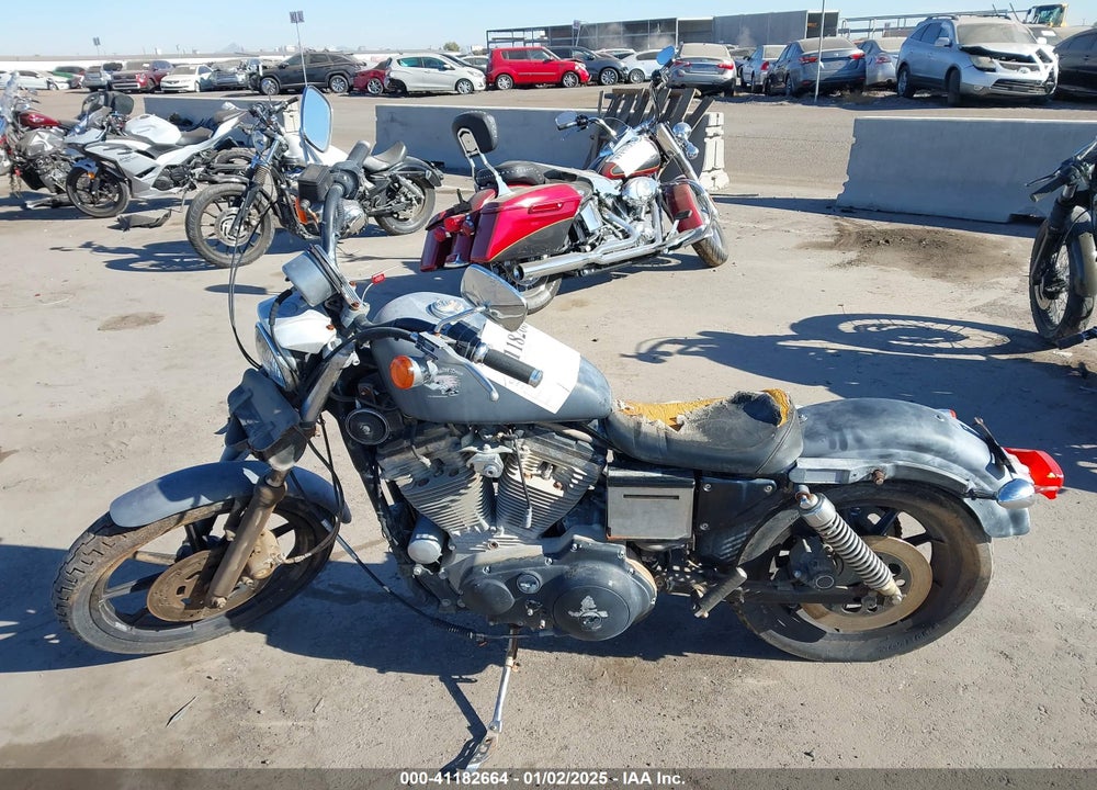 1990 HARLEY-DAVIDSON XLH883 VIN: 1HD4CAM1XLY110477