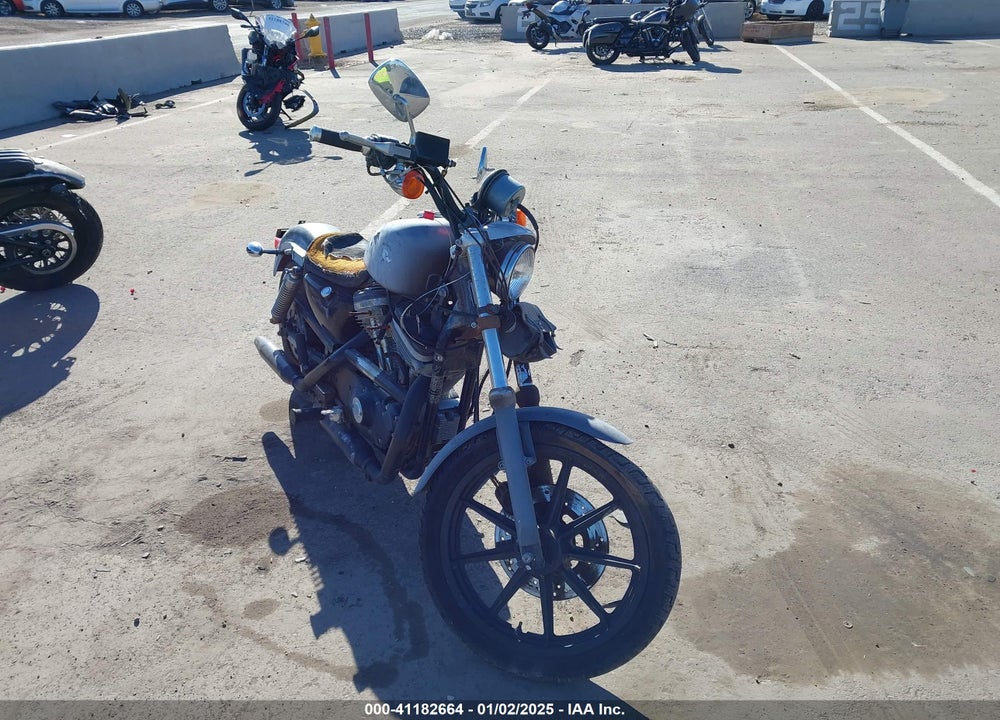 1990 HARLEY-DAVIDSON XLH883 VIN: 1HD4CAM1XLY110477