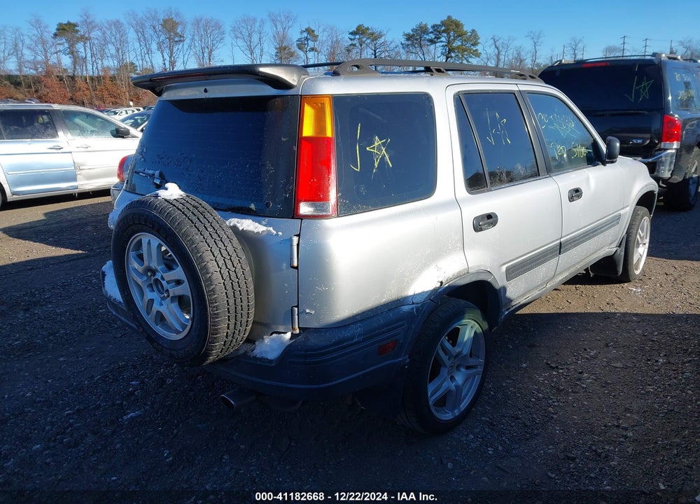 1998 HONDA CR-V LX VIN: JHLRD1840WC079902