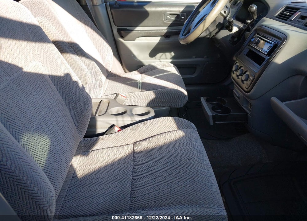 1998 HONDA CR-V LX VIN: JHLRD1840WC079902
