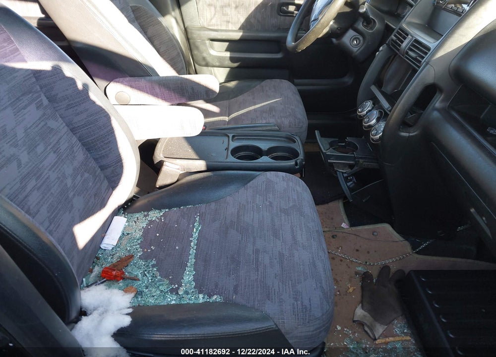 2003 HONDA CR-V LX VIN: JHLRD684X3C017609