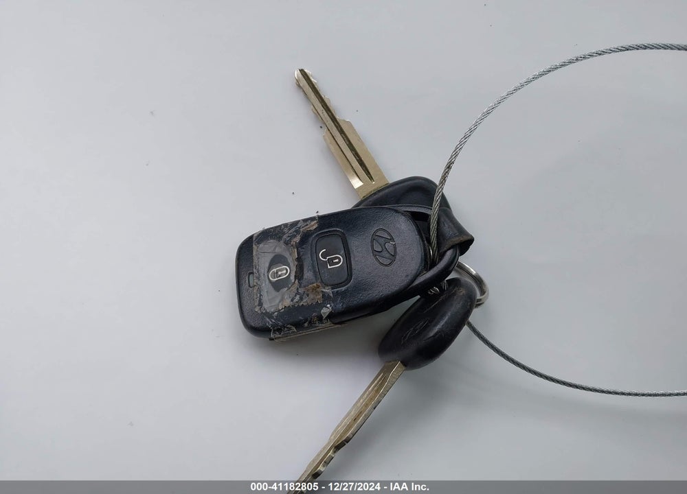 2005 HYUNDAI TUCSON GL VIN: KM8JM12B05U119448