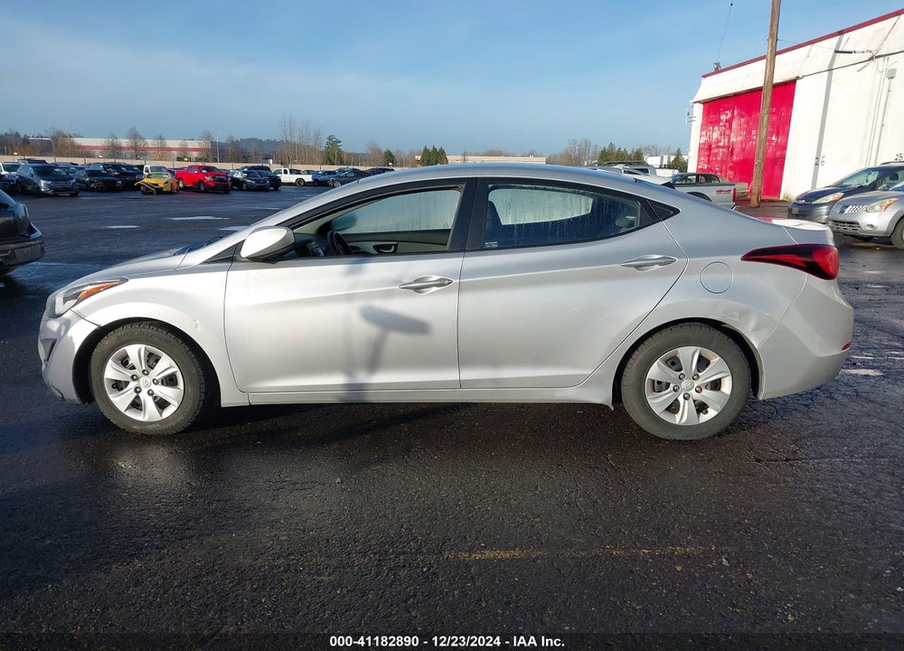 2016 HYUNDAI ELANTRA SE VIN: 5NPDH4AE7GH715477