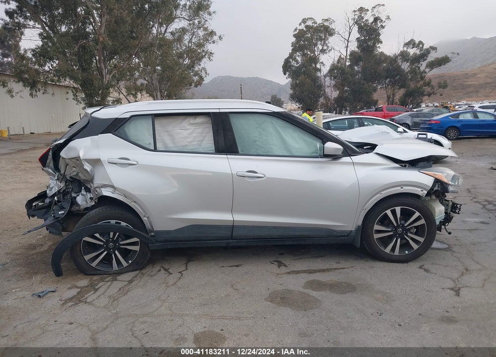 2018 NISSAN KICKS SV VIN: 3N1CP5CUXJL522436