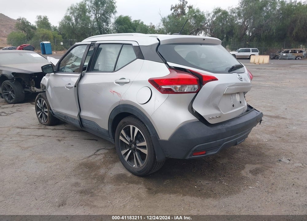 2018 NISSAN KICKS SV VIN: 3N1CP5CUXJL522436