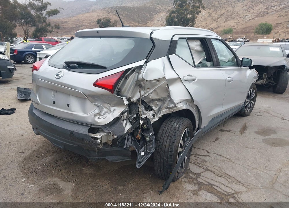 2018 NISSAN KICKS SV VIN: 3N1CP5CUXJL522436