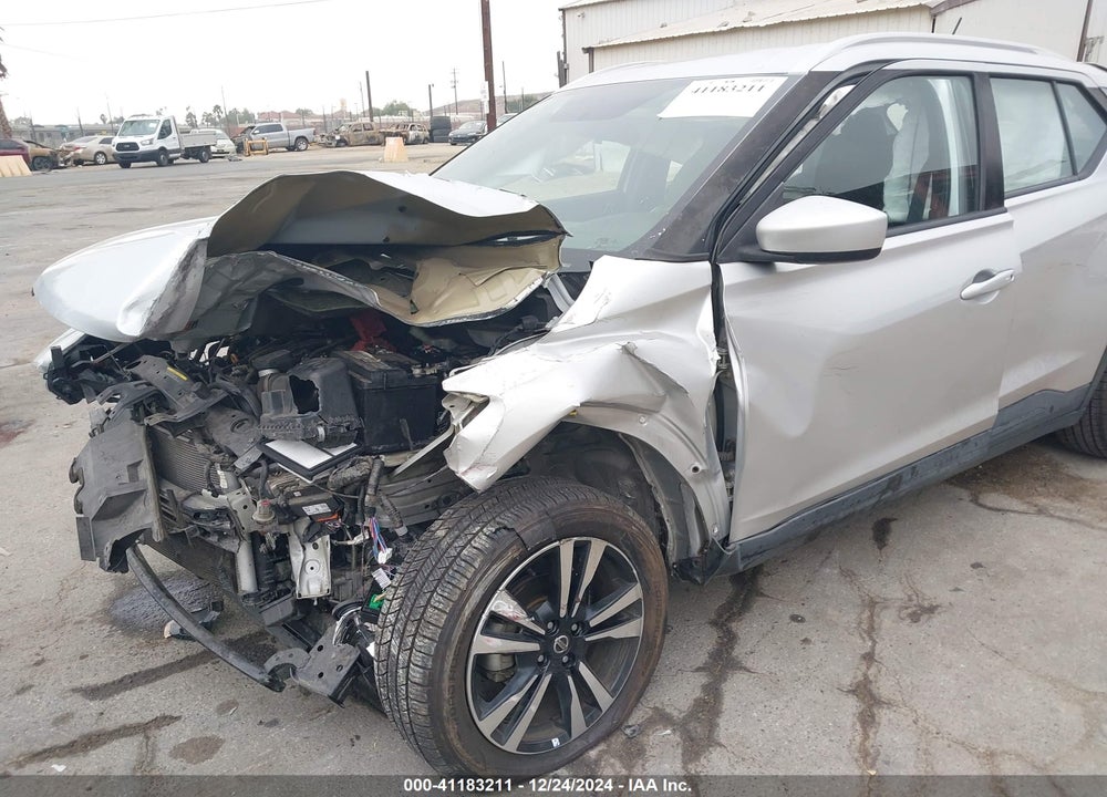2018 NISSAN KICKS SV VIN: 3N1CP5CUXJL522436