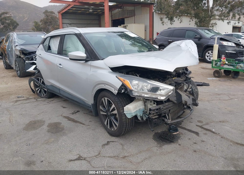 2018 NISSAN KICKS SV VIN: 3N1CP5CUXJL522436