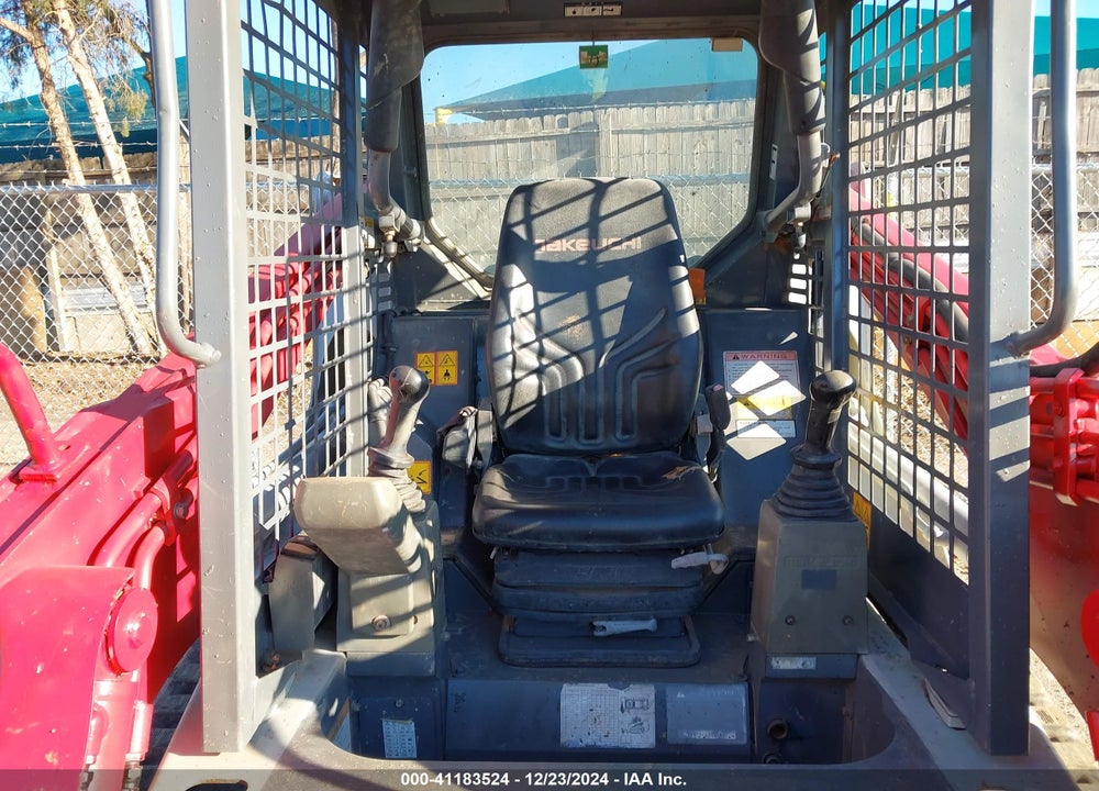2017 TAKEUCHI TL8 SKIDSTEER VIN: 200804503