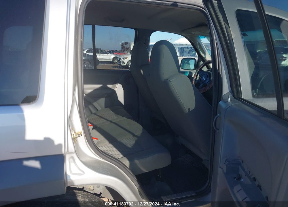 2005 JEEP LIBERTY SPORT VIN: 1J4GK48K75W694562