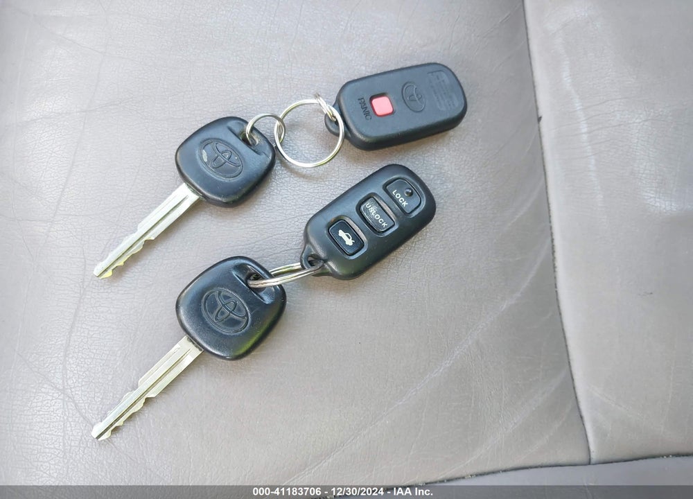2002 TOYOTA CAMRY XLE VIN: 4T1BE30K12U001730