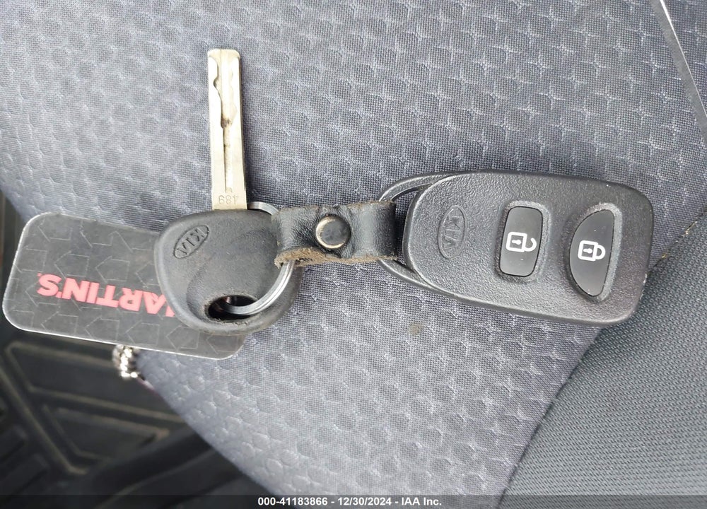 2013 KIA SORENTO LX VIN: 5XYKTCA61DG349298