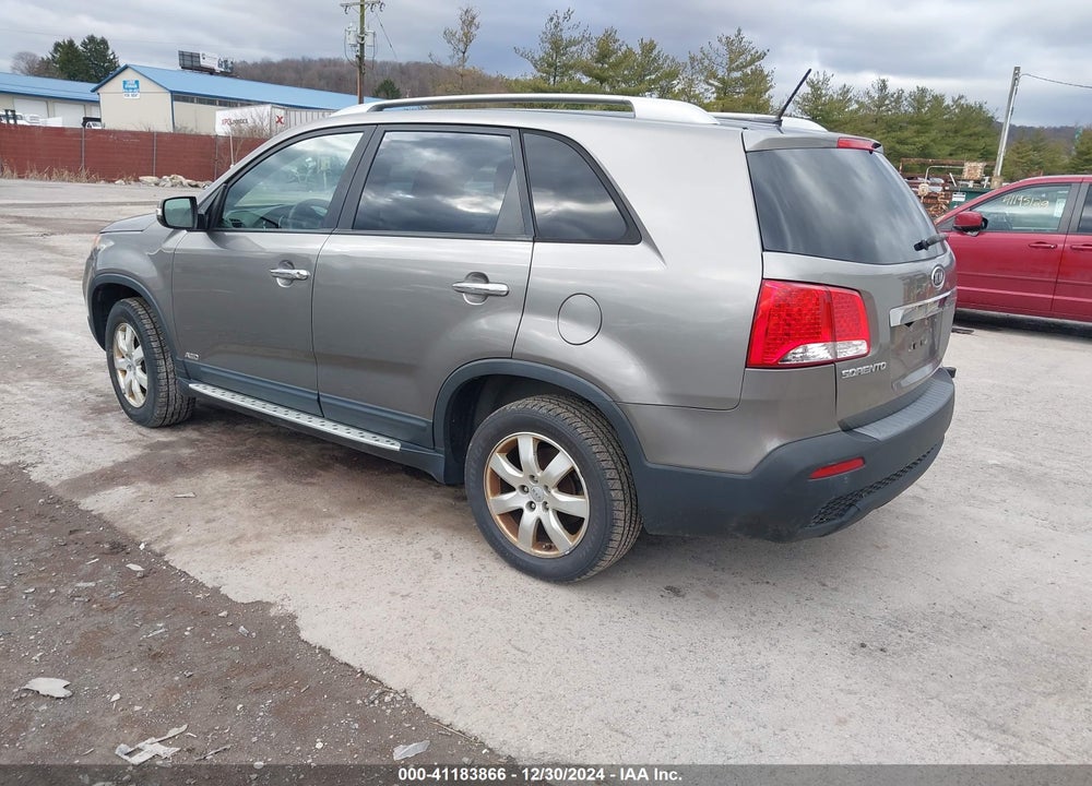 2013 KIA SORENTO LX VIN: 5XYKTCA61DG349298