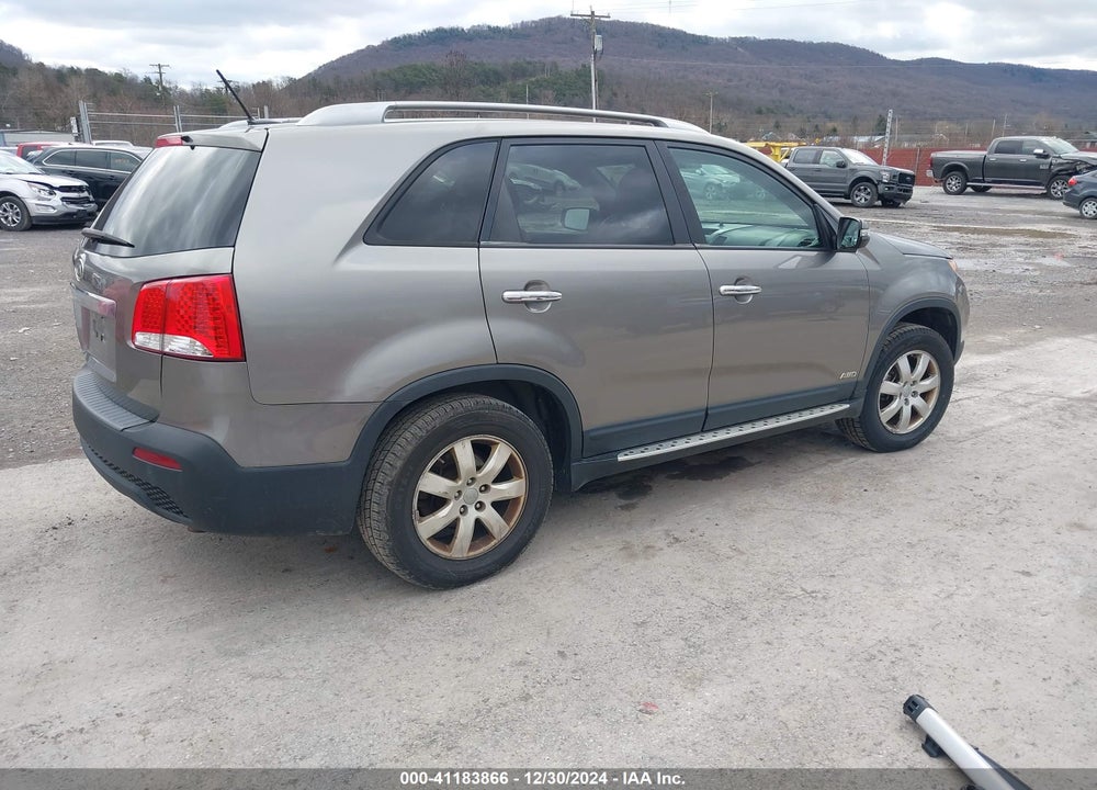 2013 KIA SORENTO LX VIN: 5XYKTCA61DG349298