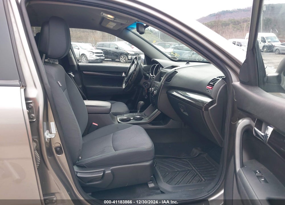 2013 KIA SORENTO LX VIN: 5XYKTCA61DG349298