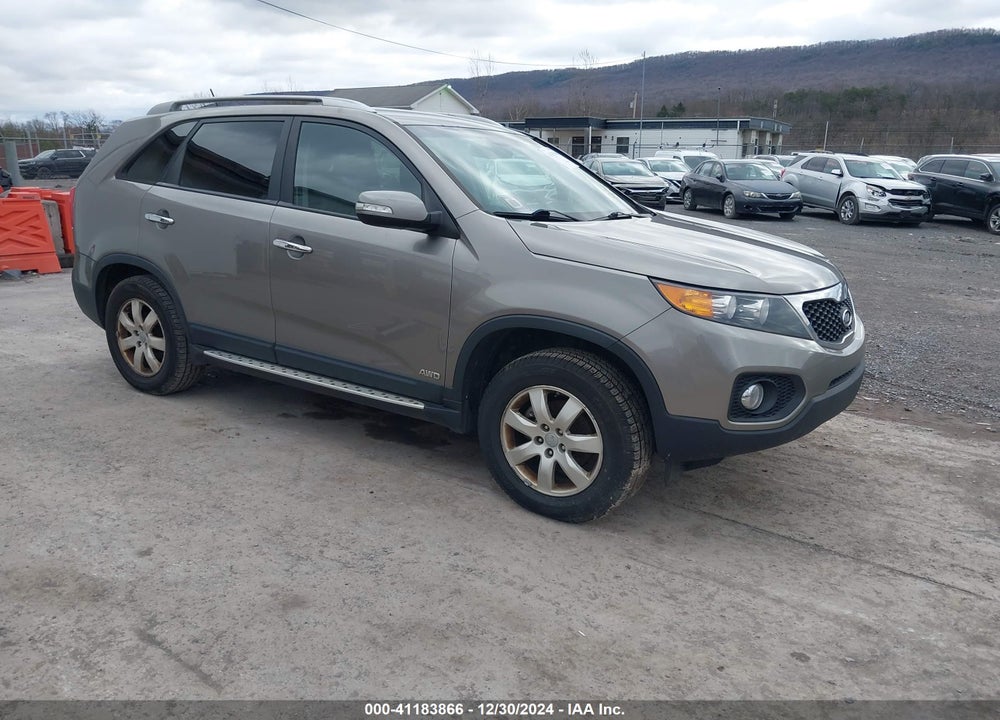 2013 KIA SORENTO LX VIN: 5XYKTCA61DG349298